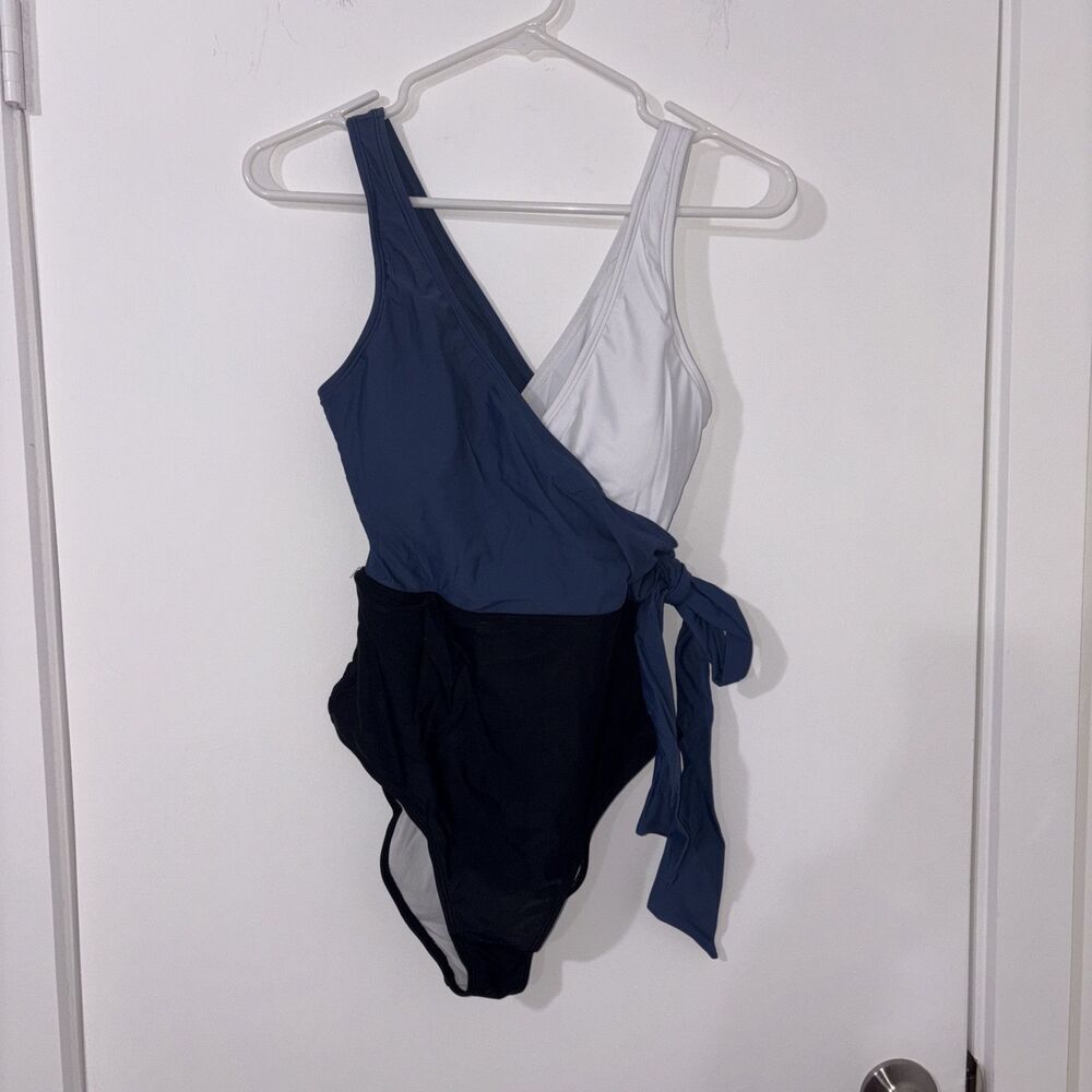 Ladies Cupshe 1 Piece Swimsuit Blue/Black/White Small New With Tags ColorBlock